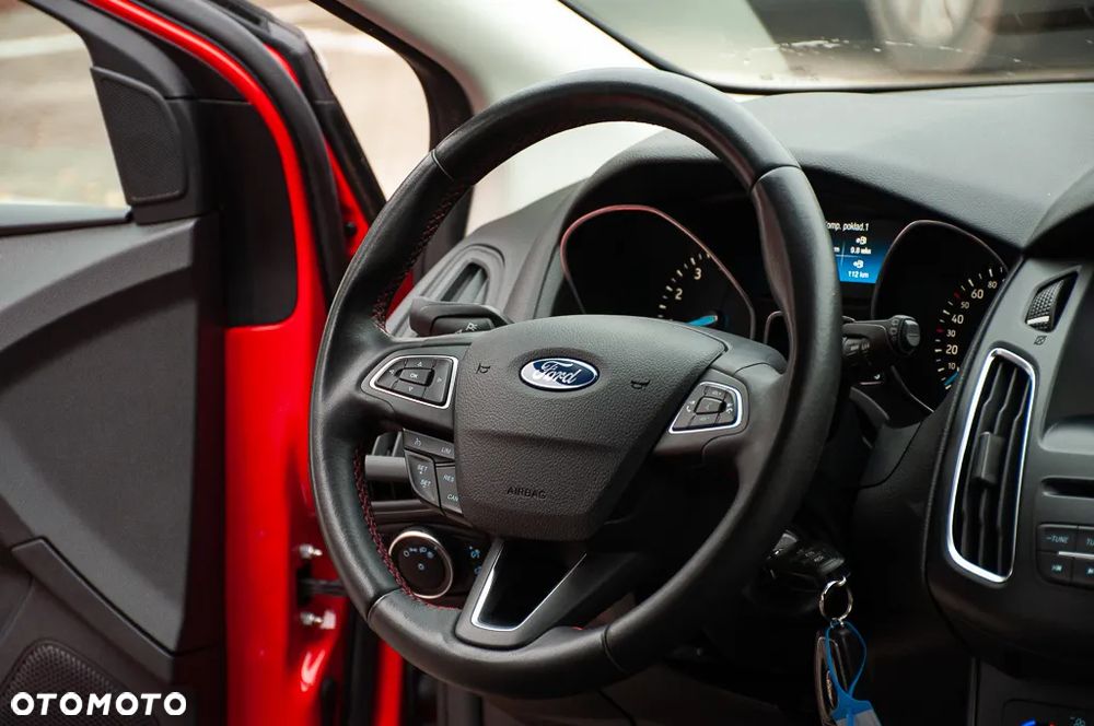 Ford Focus SW 1.5 EcoBoost S&S ST-LINE - 30