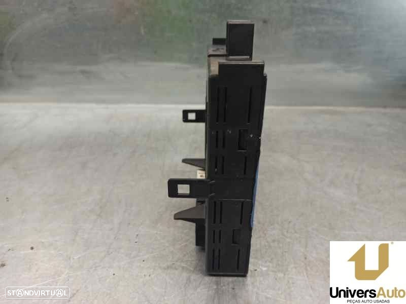 CAIXA RELÉS / FUSÍVEIS RENAULT LAGUNA II 2001 -8200192469 - 4