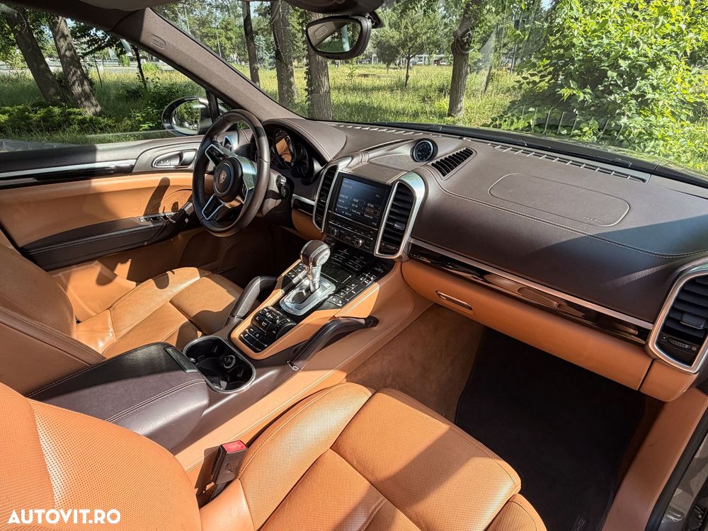 Porsche Cayenne 3.0 L - 23