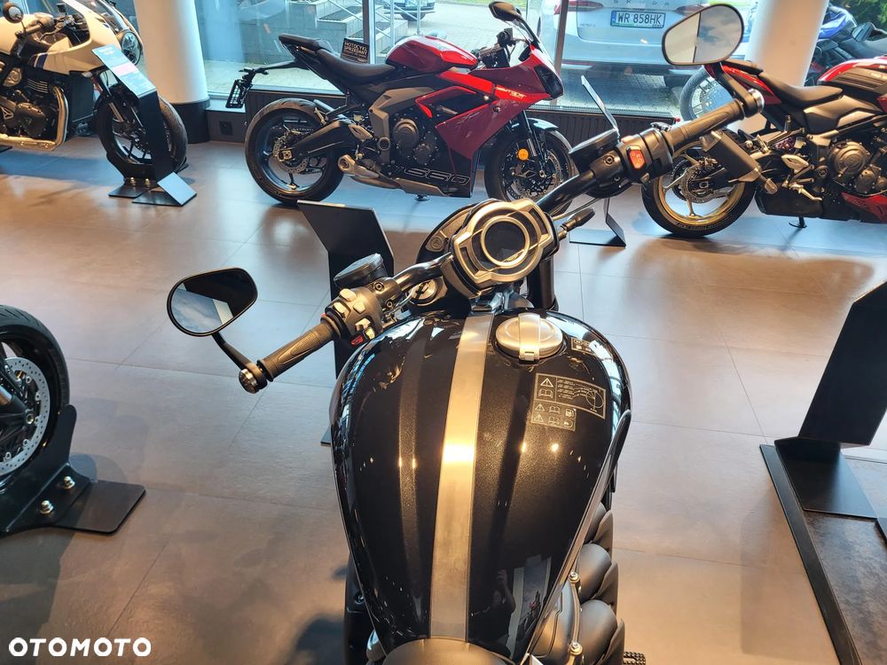 Triumph Rocket - 6