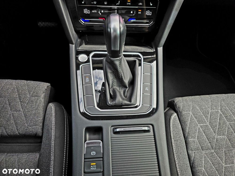 Volkswagen Passat Variant 2.0 TDI Business DSG - 24