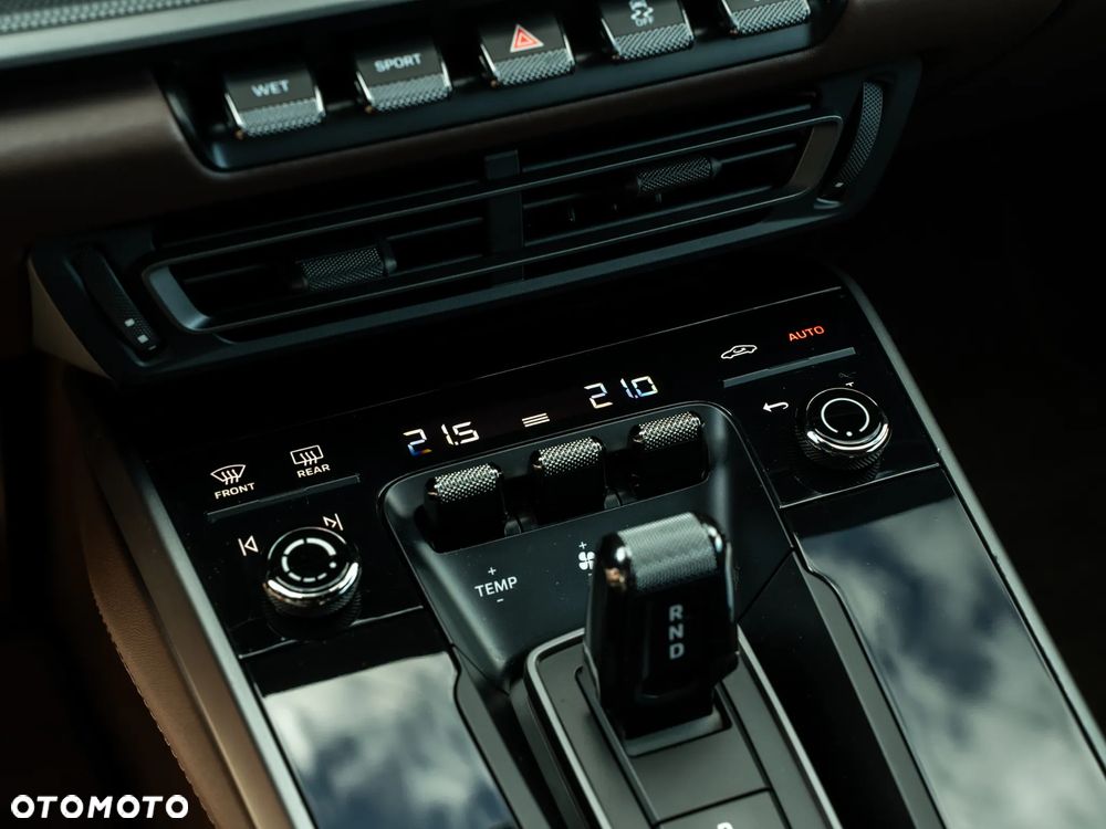Porsche 911 Carrera 4S - 23