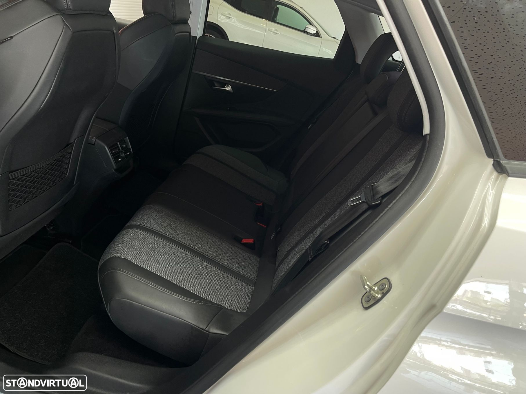 Peugeot 3008 1.5 BlueHDi Allure Pack EAT8 - 10