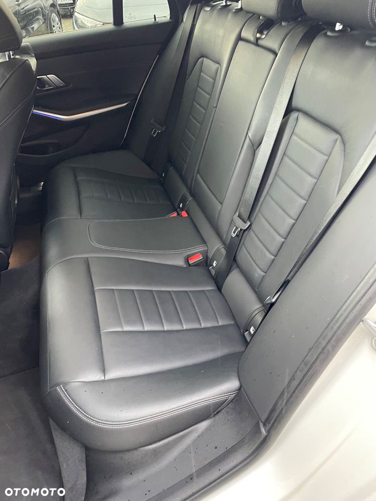 BMW Seria 3 320d M Sport Shadow sport - 36