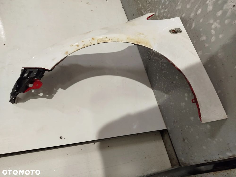 * BŁOTNIK PRZÓD PRZEDNI LEWY OPEL ASTRA J IV GTC 3D czerwone oklejone biała folia - 3