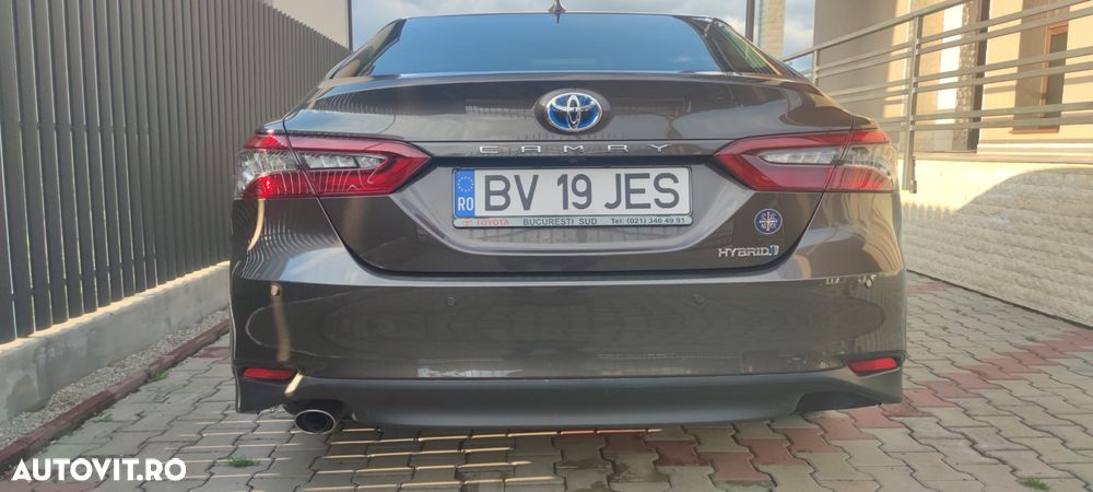 Toyota Camry Luxury - 5
