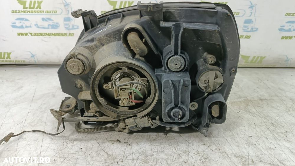 Far dreapta Kia Carens 1 (RS) [facelift] [2002 - 2006] 2.0 crdi D4EA - 3