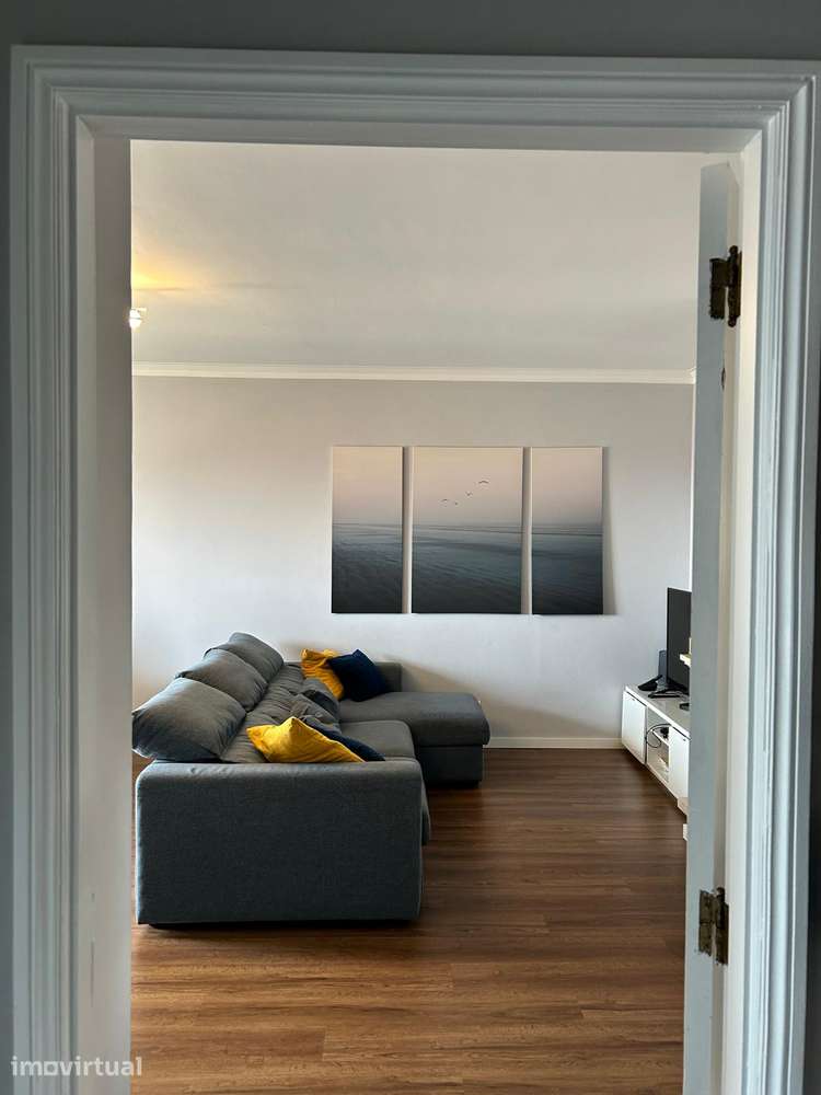 Excelente T3, todo renovado, 2 WC (1 Suíte), 116 m², garagem fechada - Grande imagem: 3/30
