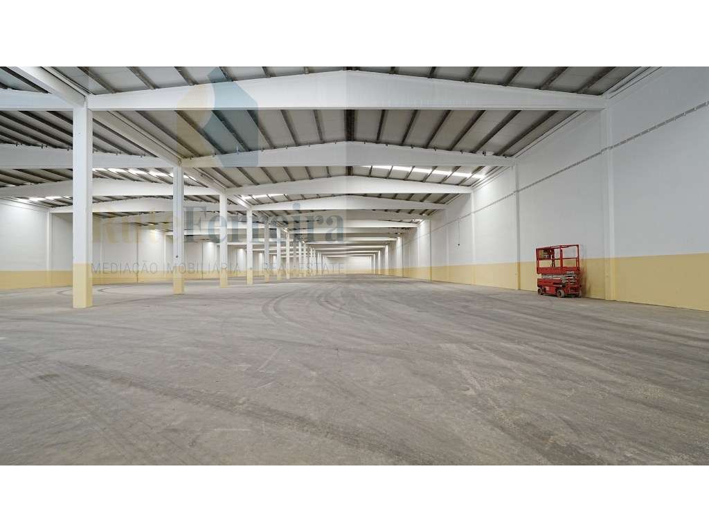 Armazém amplo com 4.890 m² de área bruta, ideal para logística, arm... - Grande imagem: 3/30