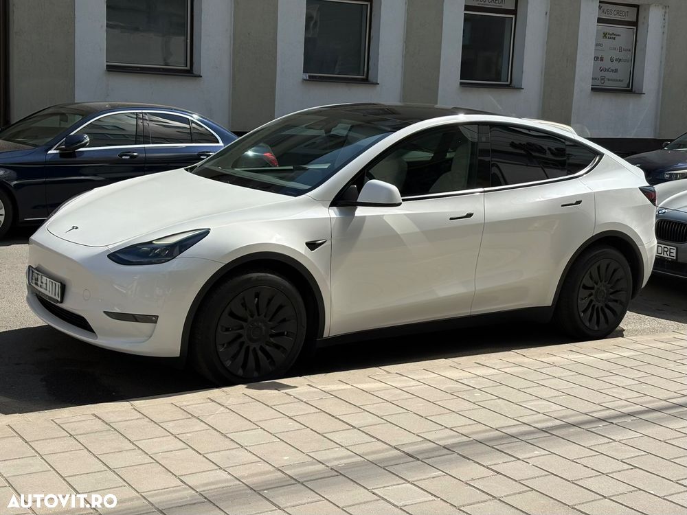 Tesla Model Y Long Range AWD - 1