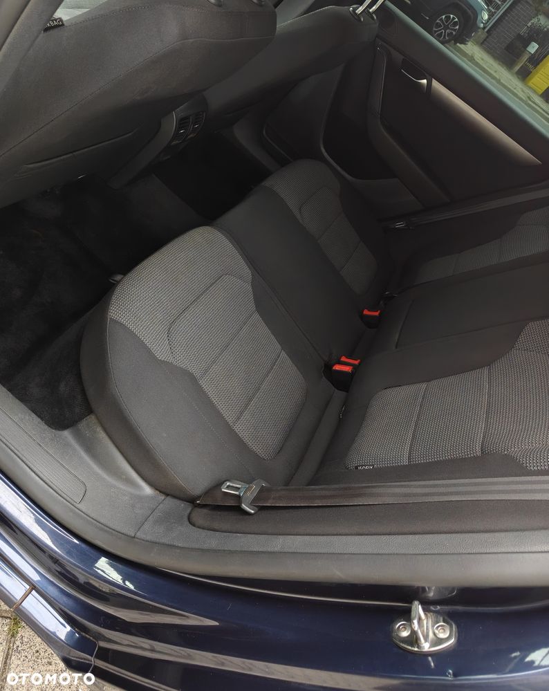 Volkswagen Passat - 8