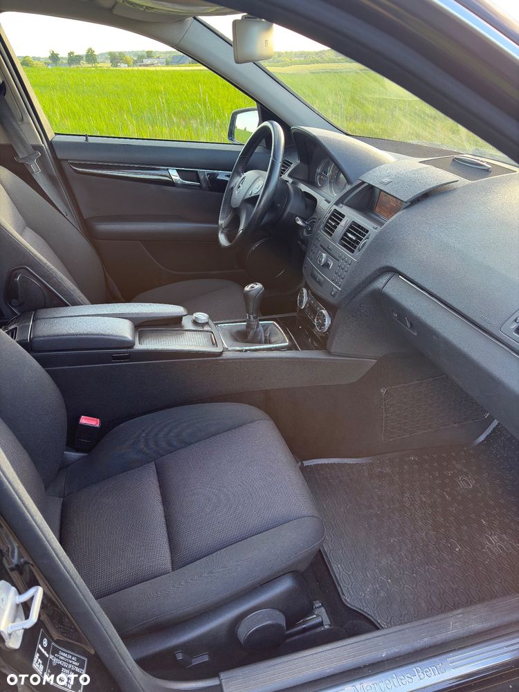 Mercedes-Benz Klasa C 220 CDI BlueEff Avantgarde - 16