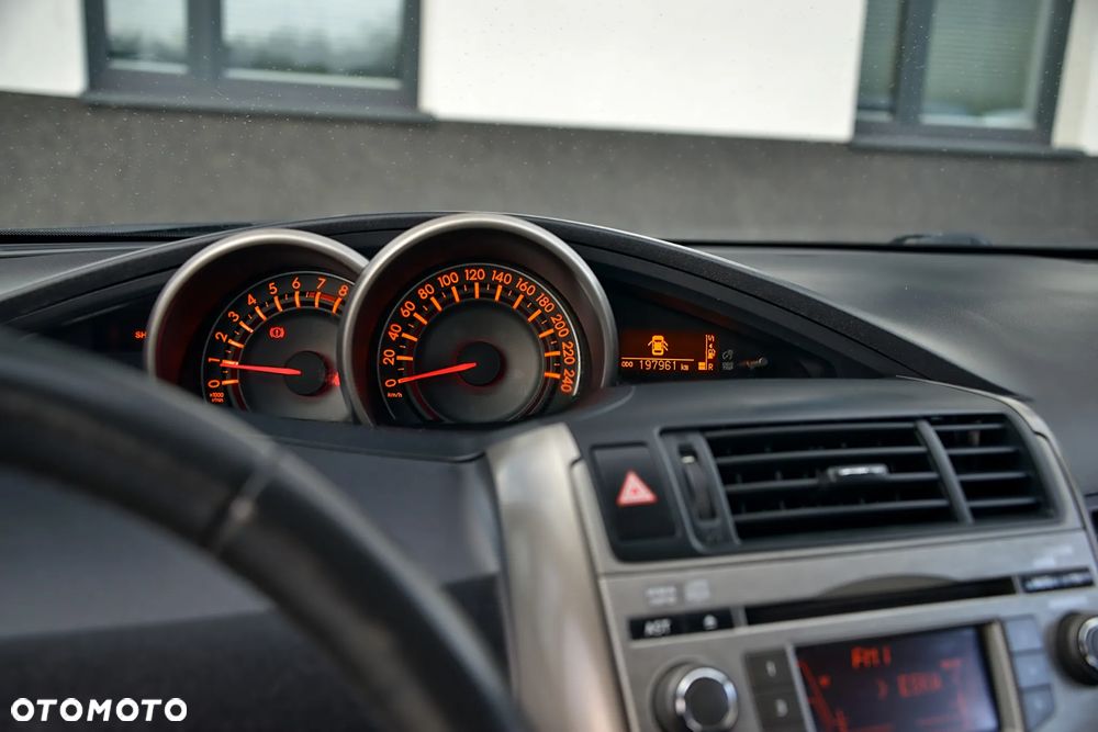 Toyota Verso 1.8 Premium 7os - 25