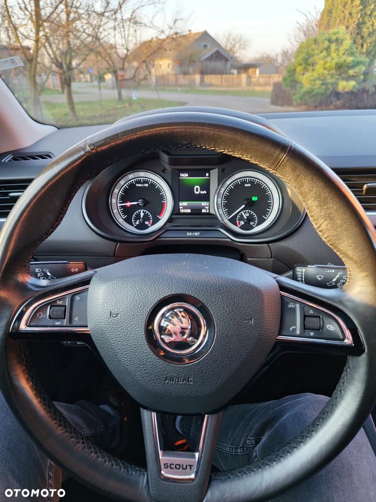Skoda Octavia Scout 2.0 TDI 4x4 DSG - 21