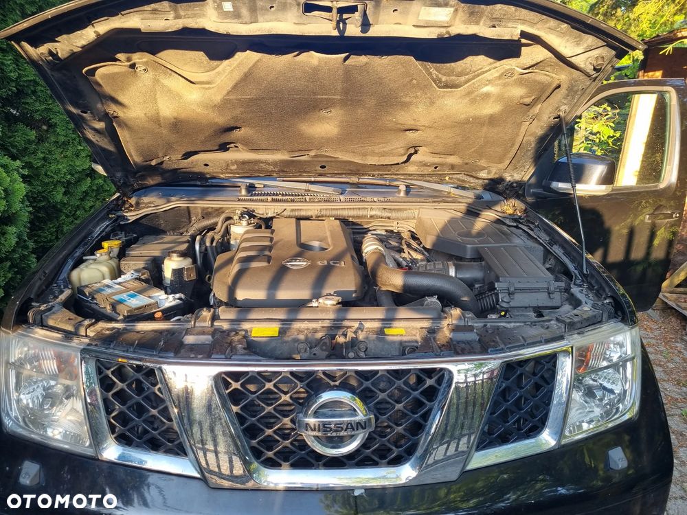 Nissan Pathfinder 2.5 D LE - 3