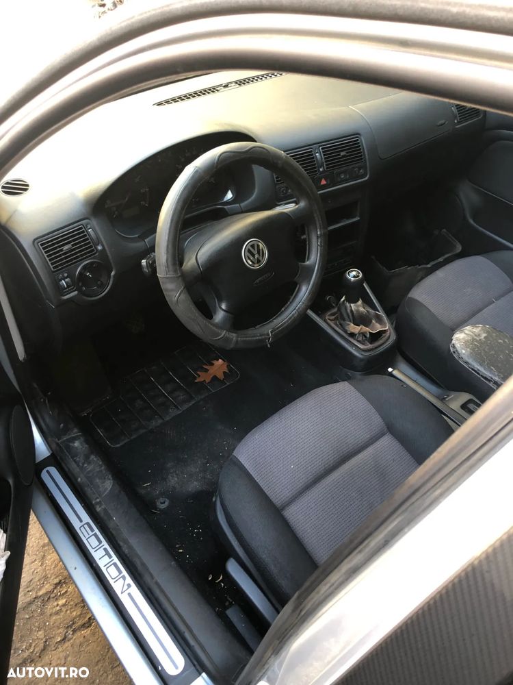 Dezmembrez VW Volkswagen Golf 4 gri argintiu 2002 4 usi - 8