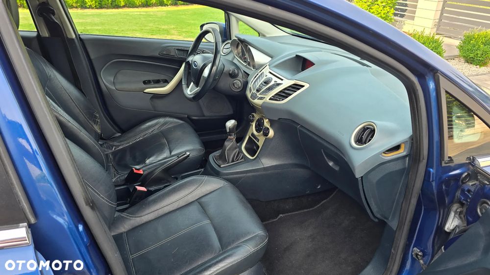 Ford Fiesta 1.6 TDCi DPF Ghia - 12