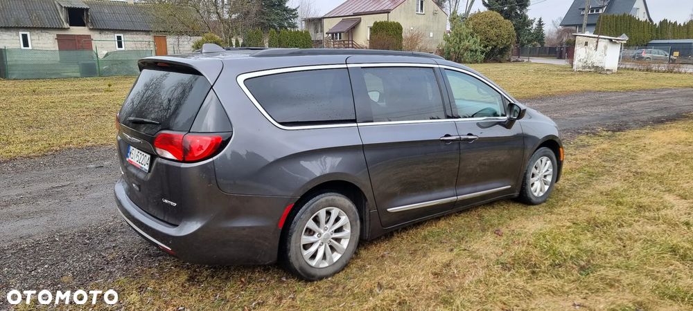 Chrysler Pacifica - 20