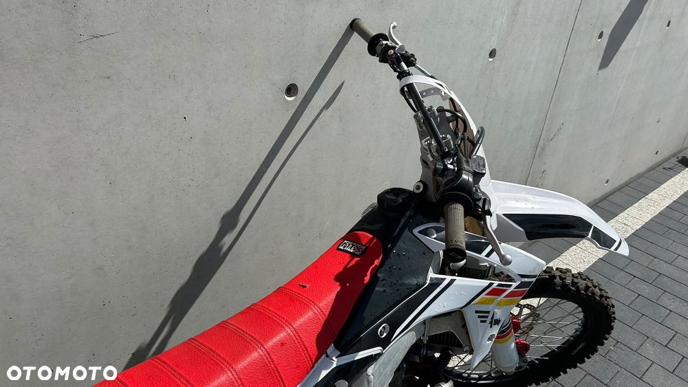 Honda CRF - 8