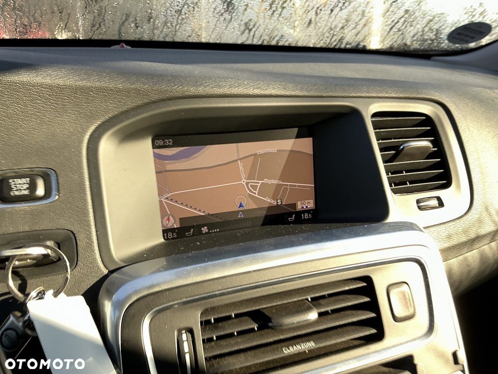 Volvo V60 D3 AWD Geartronic R-Design - 6