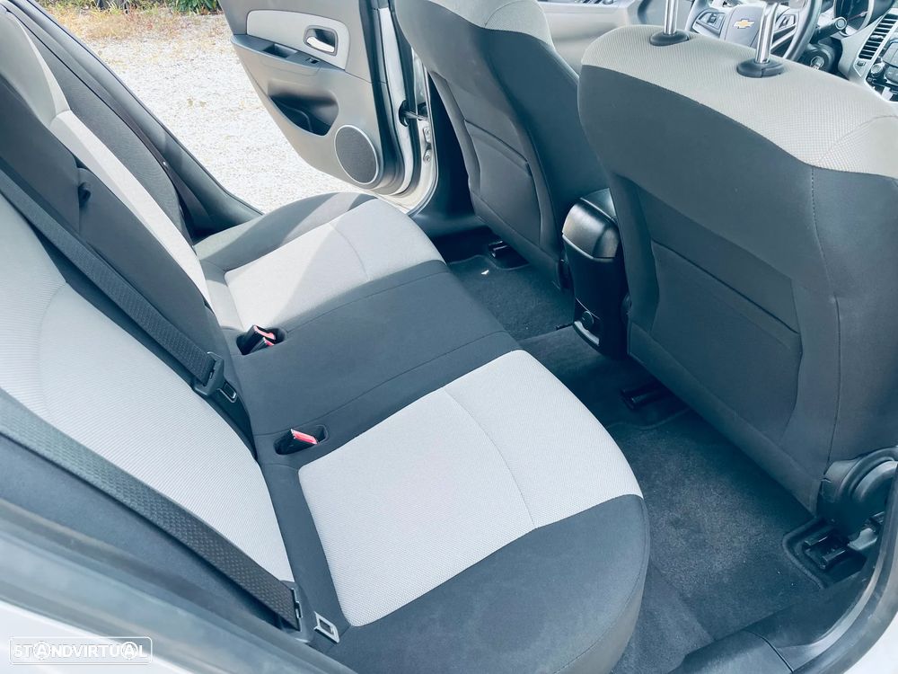 Chevrolet Cruze 1.6 LS - 11
