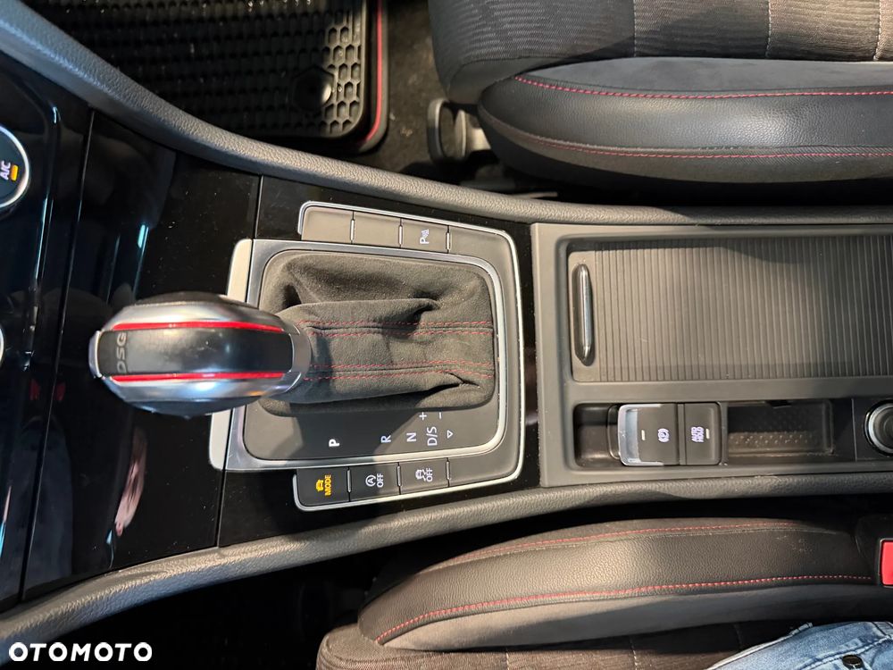 Volkswagen Golf GTI TCR 2.0 TSI OPF DSG - 23