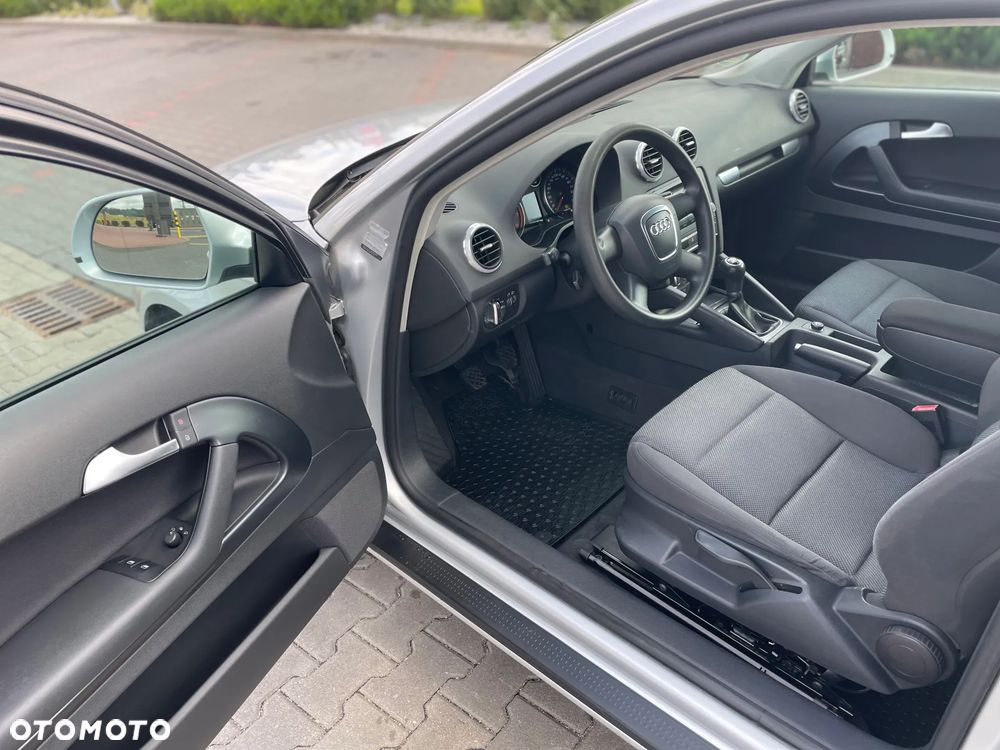 Audi A3 3-drzwiowe 1.6 Ambition - 9