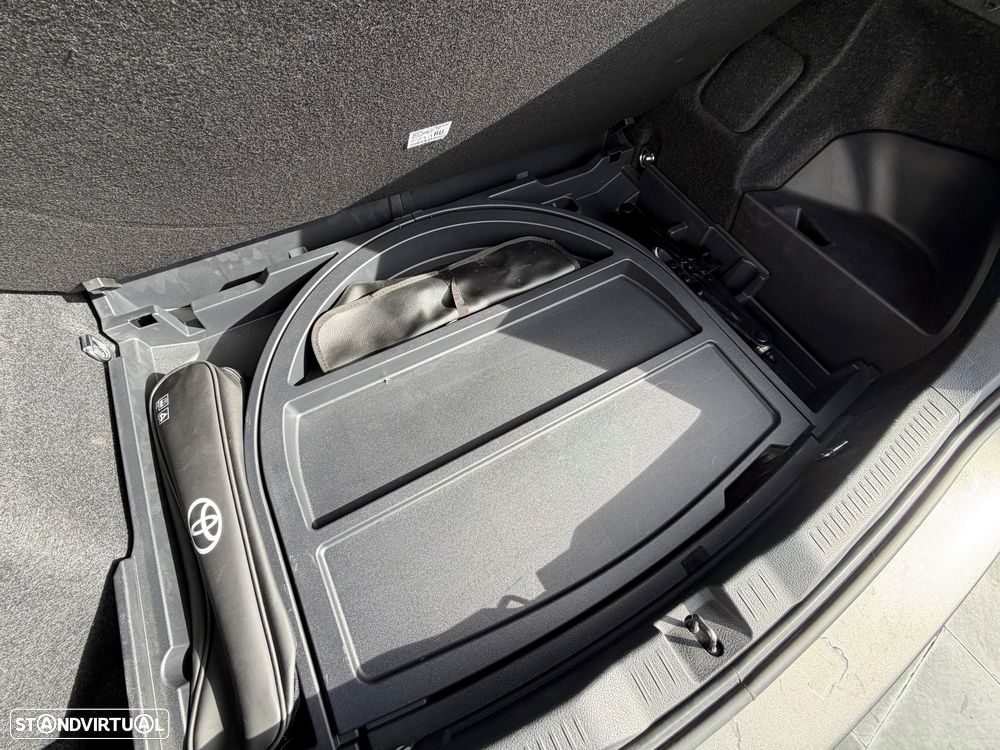 Toyota Auris 1.8 HSD Comfort +P.Techno+P.Sport - 8