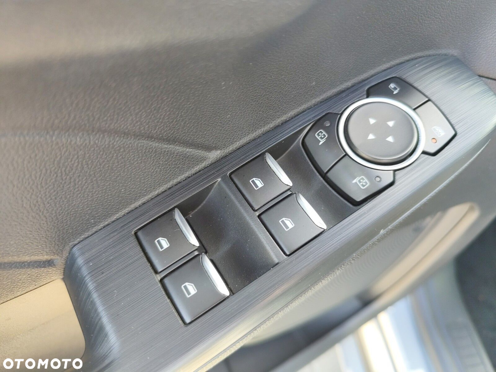 Ford Kuga - 11