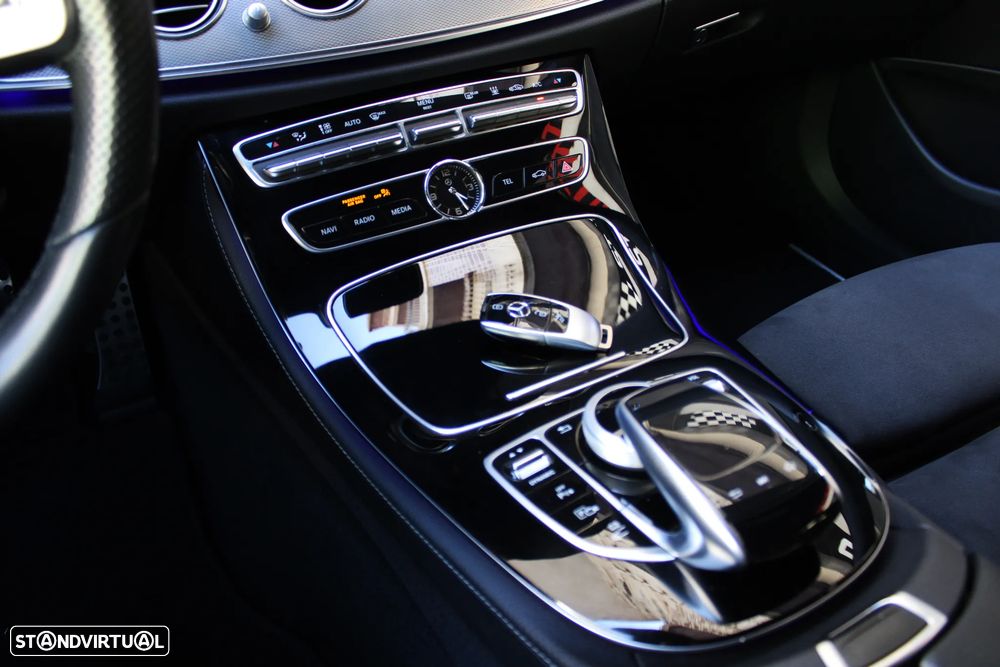 Mercedes-Benz E 300 de 4Matic 9G-TRONIC AMG Line - 45