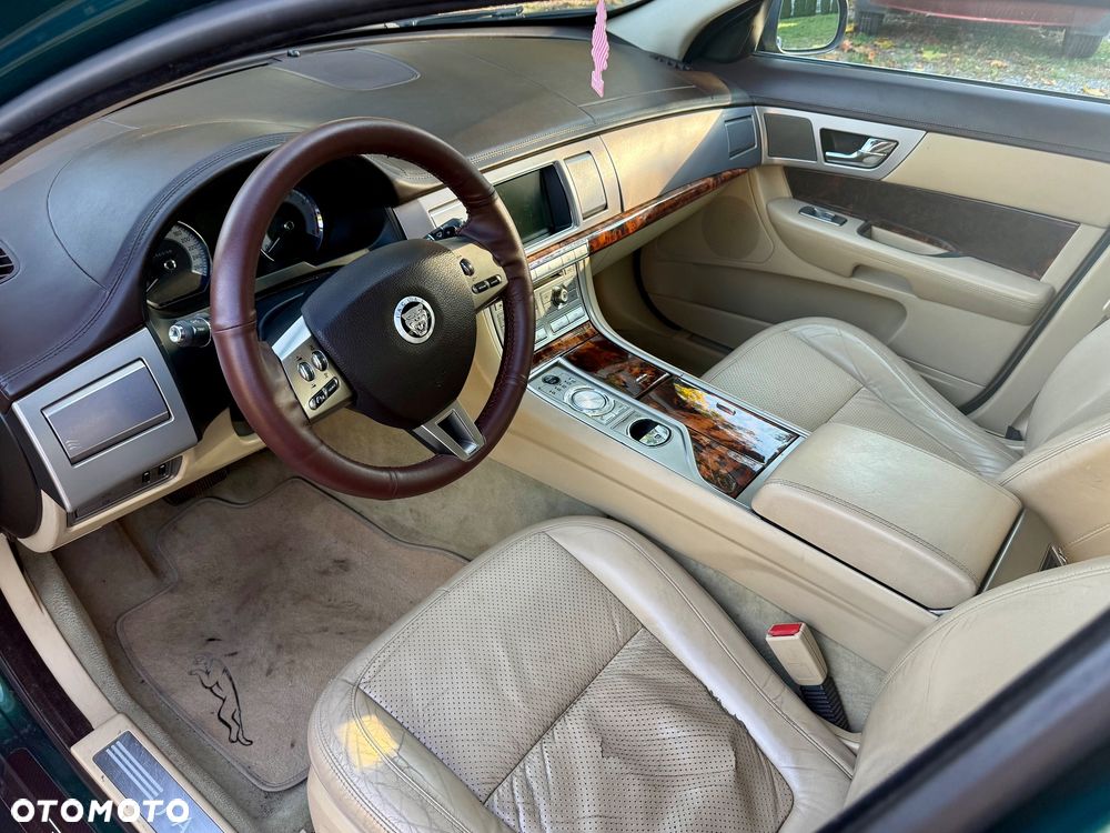 Jaguar XF - 16