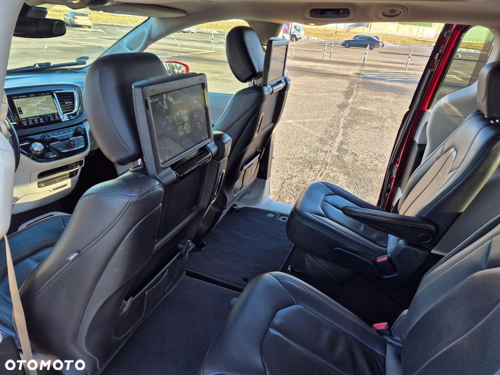 Chrysler Pacifica - 23