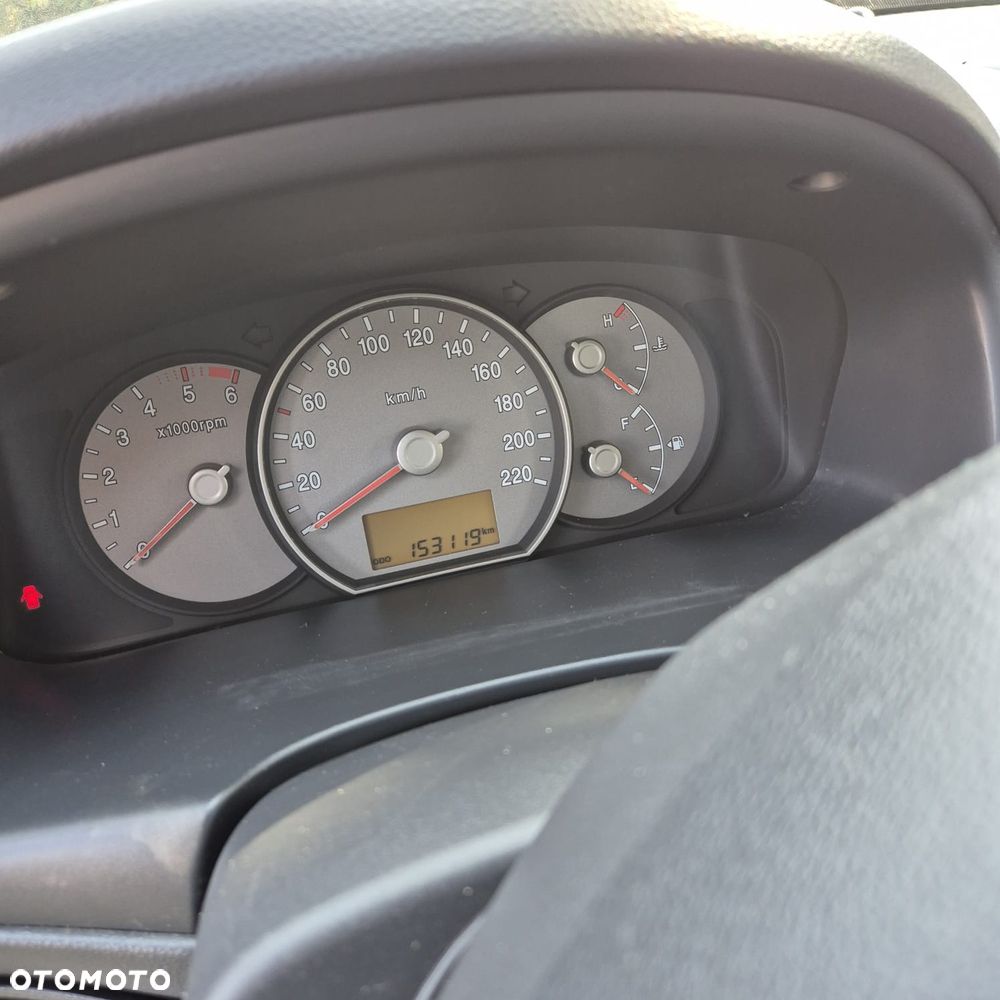Kia Carens - 8
