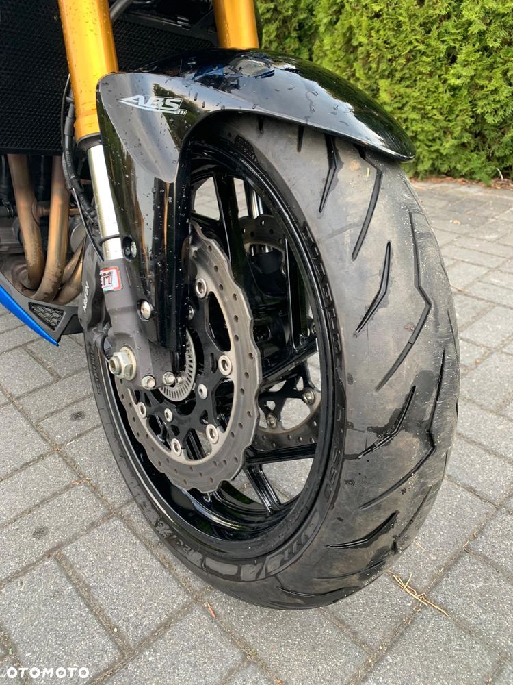 Suzuki GSR - 3