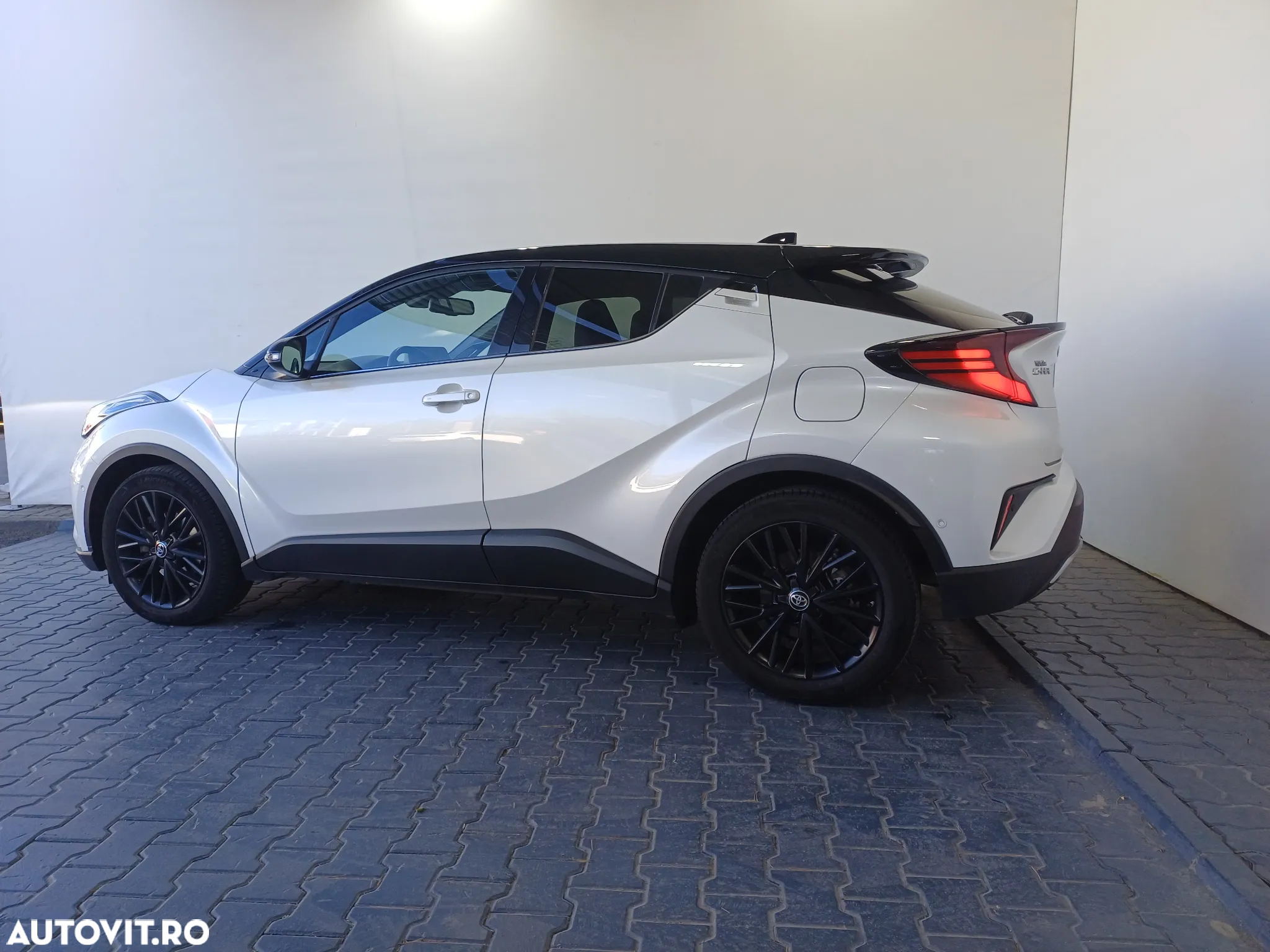 Toyota C-HR 2.0 HSD 184 CP 4x2 CVT Classy Bi-Tone - 3