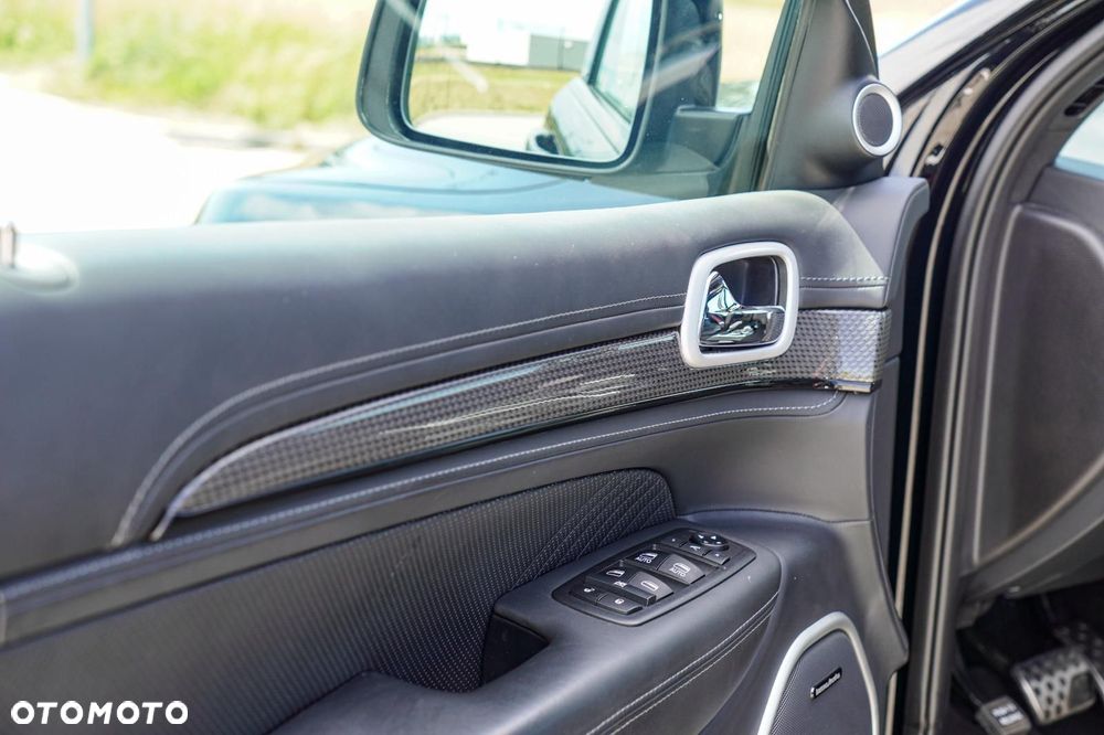 Jeep Grand Cherokee - 21