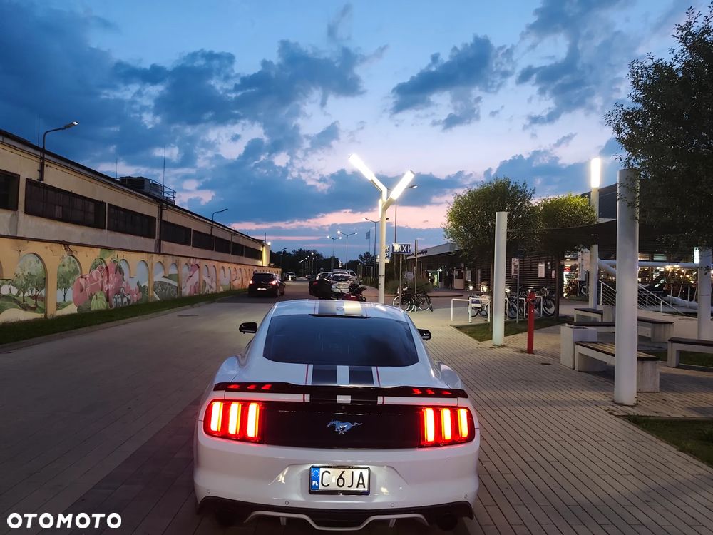Ford Mustang 2.3 EcoBoost - 23