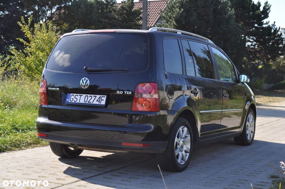 Volkswagen Touran - 4