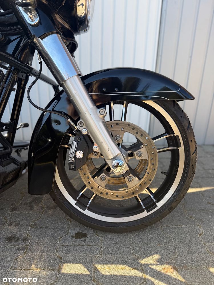 Harley-Davidson Touring Street Glide - 4