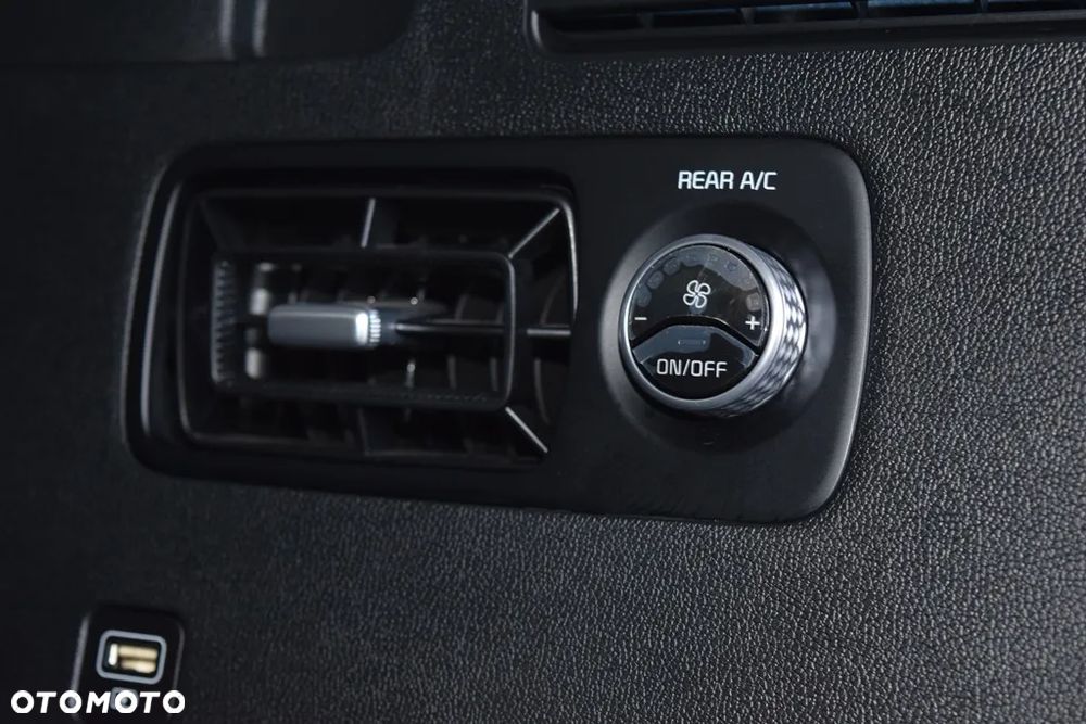 Kia Sorento 1.6 T-GDI HEV M 7os - 28