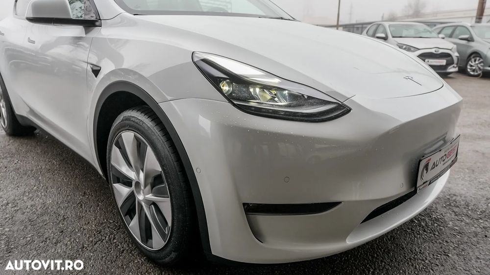 Tesla Model Y Long Range Dual Motor AWD - 31