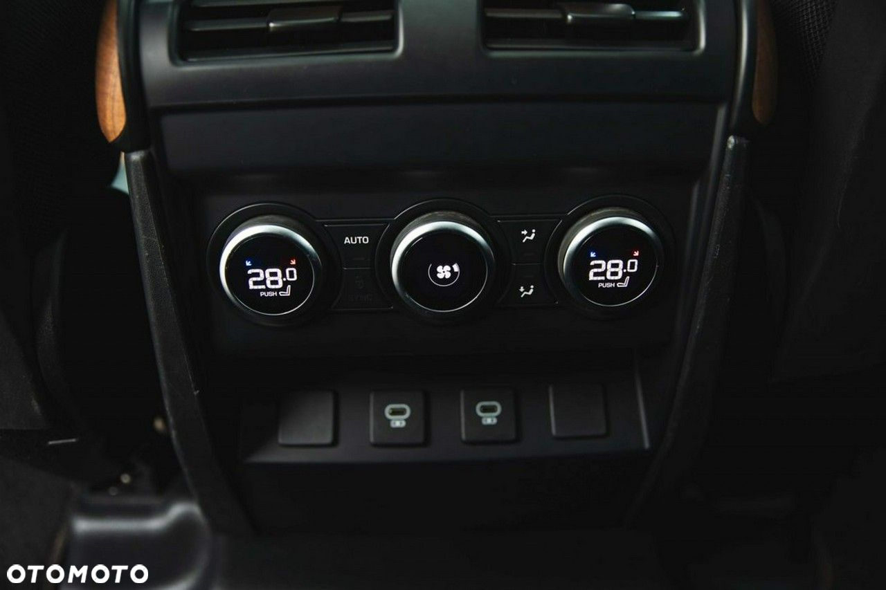 Land Rover Defender - 29