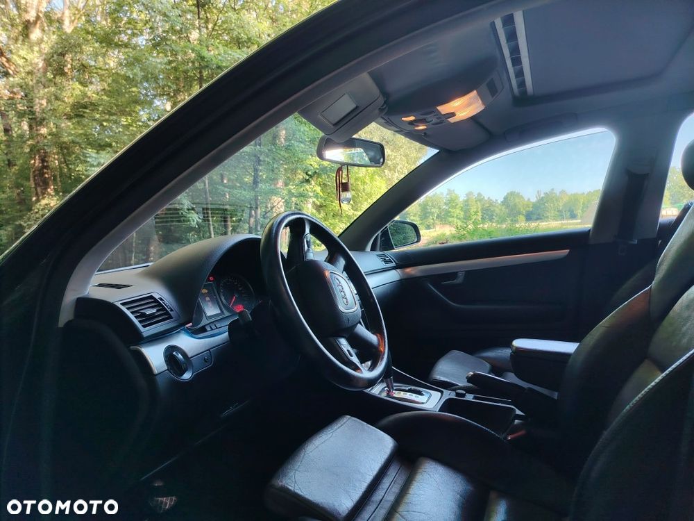 Audi A4 Limousine - 4