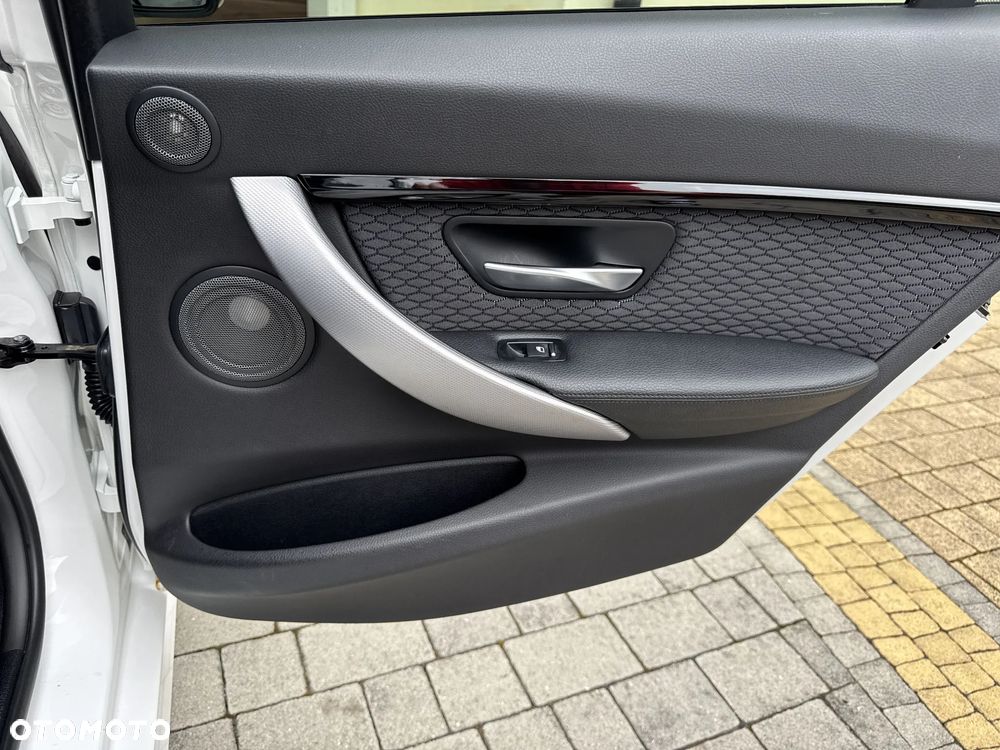 BMW Seria 3 320d M Sport Shadow - 11