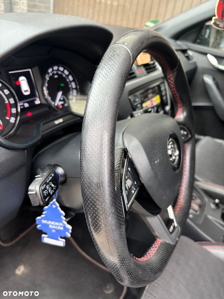 Skoda Octavia 2.0 TDI DSG RS - 9