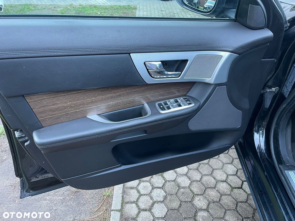 Jaguar XF 2.2 D Premium Luxury - 17