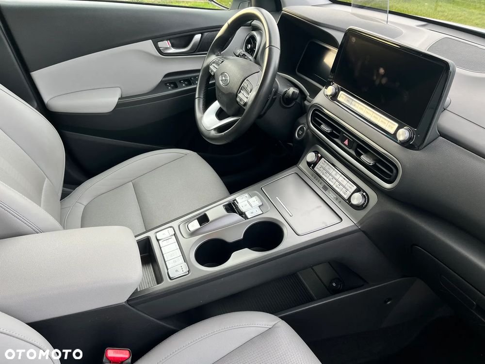 Hyundai Kona 64kWh Platinum - 25