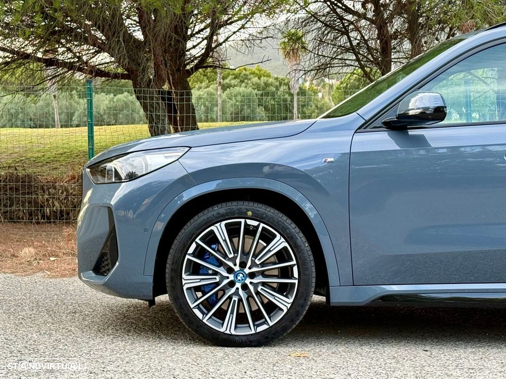 BMW iX1 eDrive20 Pack Desportivo M - 22