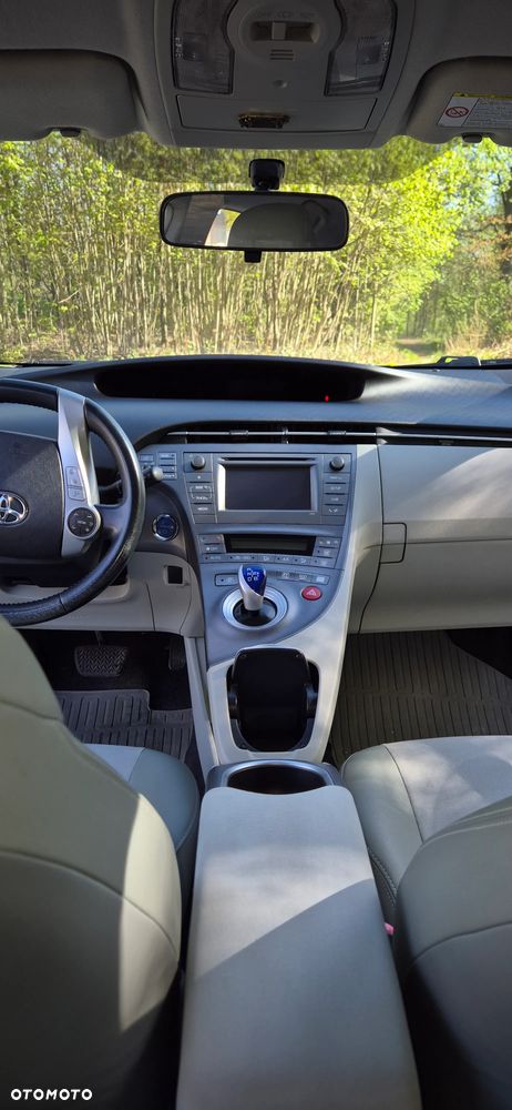 Toyota Prius 1.8 HSD Premium - 11