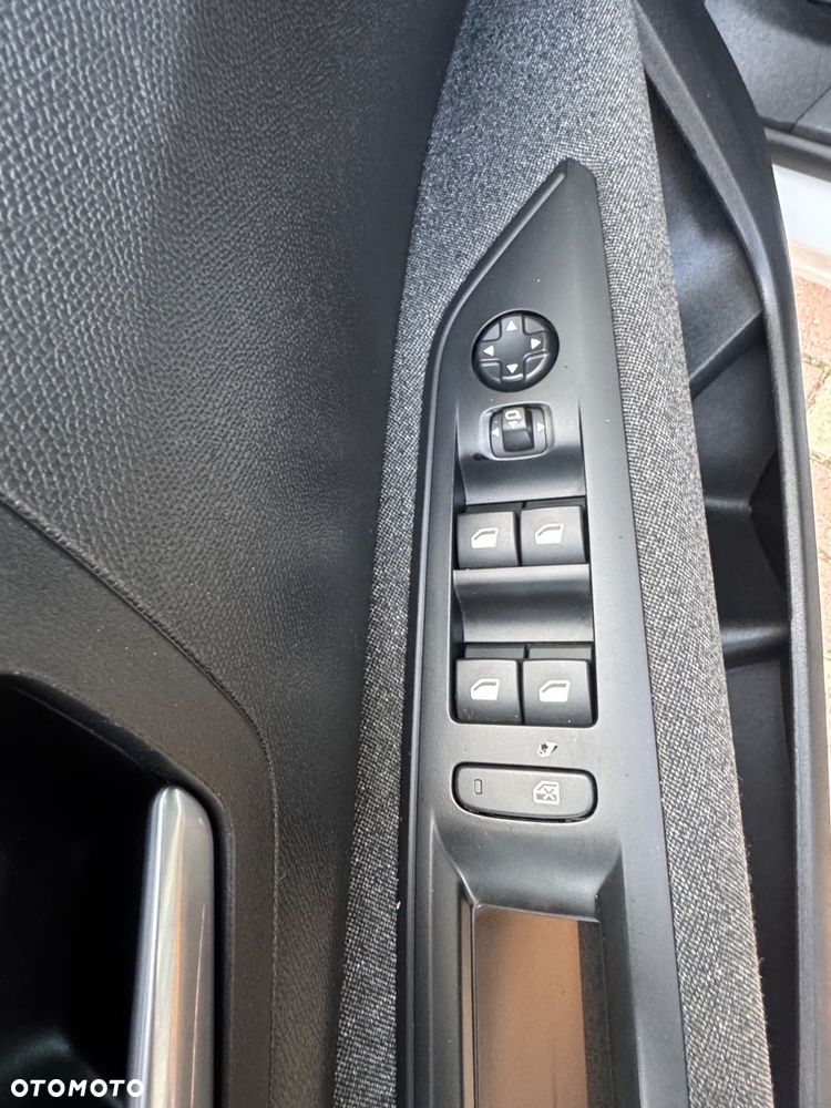 Peugeot 3008 BlueHDi 130 Stop & Start EAT8 Allure - 15